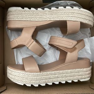 Sorel Cameron Flatform Sandal